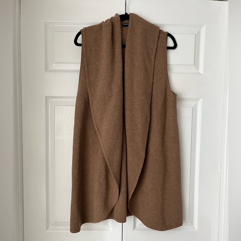 Club Monaco - Cozy Sleeveless Cardigan / Sweater Vest in Brown Tan